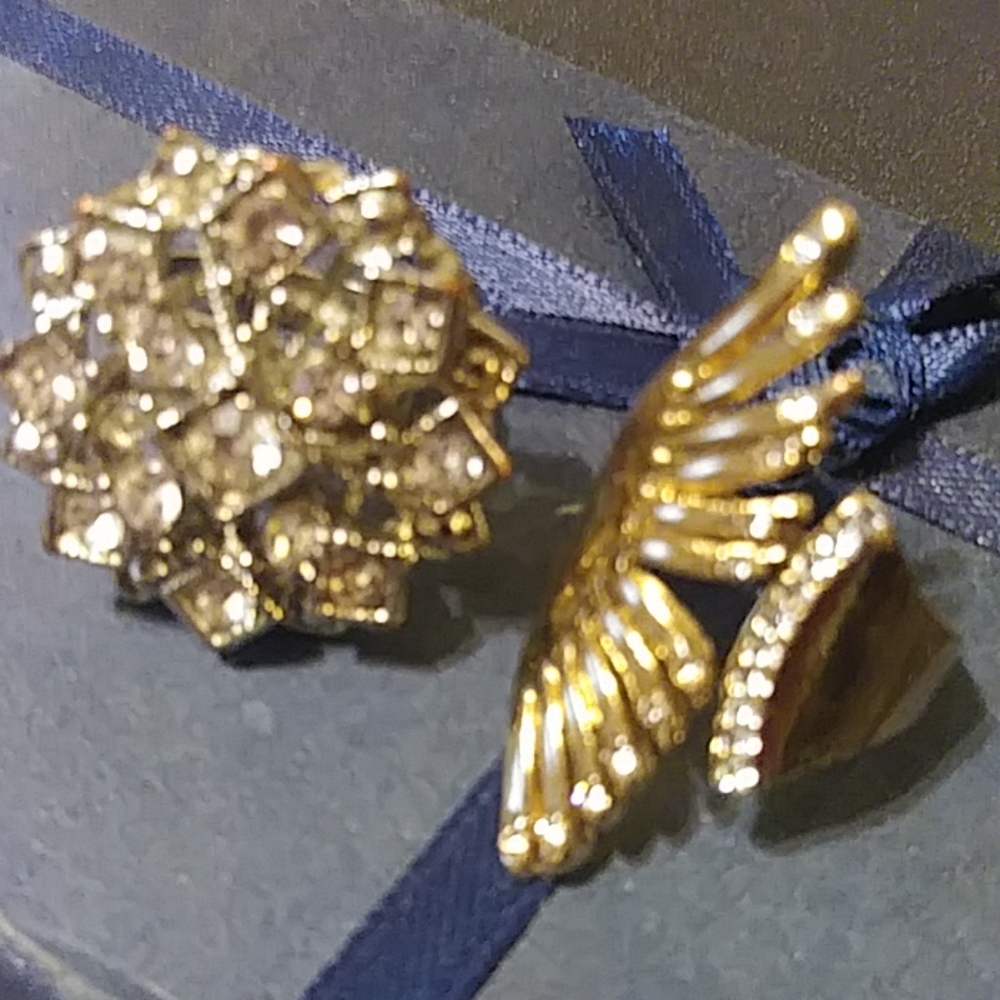 LOVELY 2-RINGS, GOLD WINGS, SILVER CLUSTER